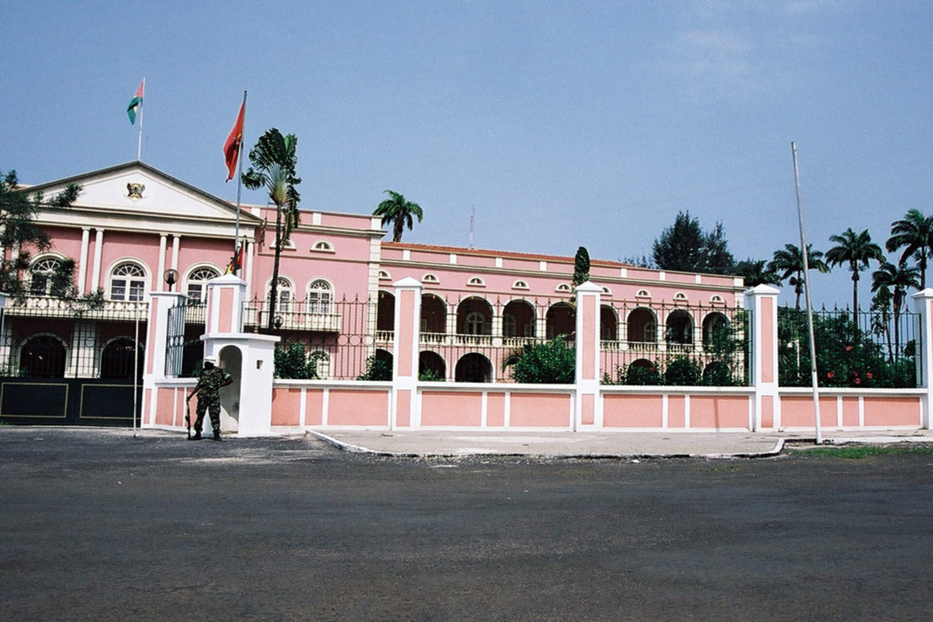 São Tomé digitalizza la cittadinanza: firma del programma CBI con Disney Leite Ramos e Mojtaba Asadian, per integrare registri verificabili, identità digitale e controlli sui richiedenti